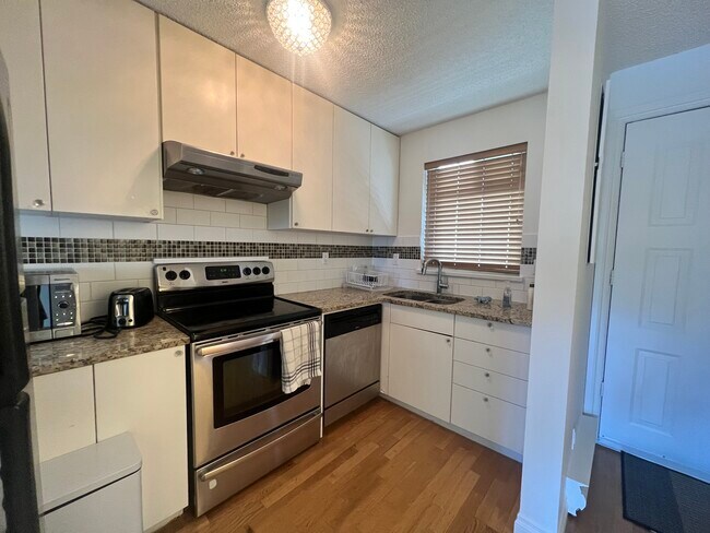 Photo - 17-3437 West 4th Avenue Unit 17