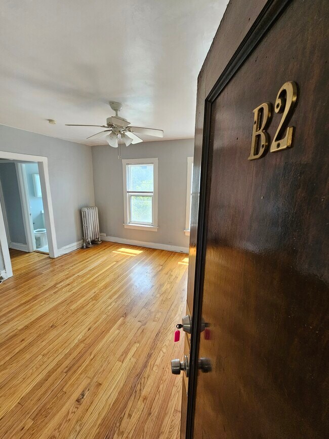 Building Photo - 4601 N Beacon St Rental