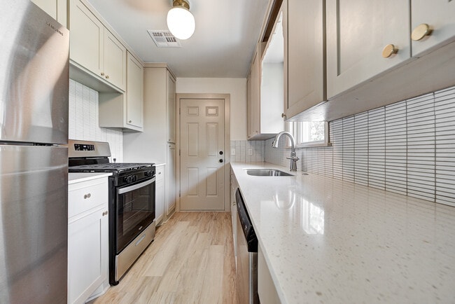 Photo - 1117 E Lindsey St