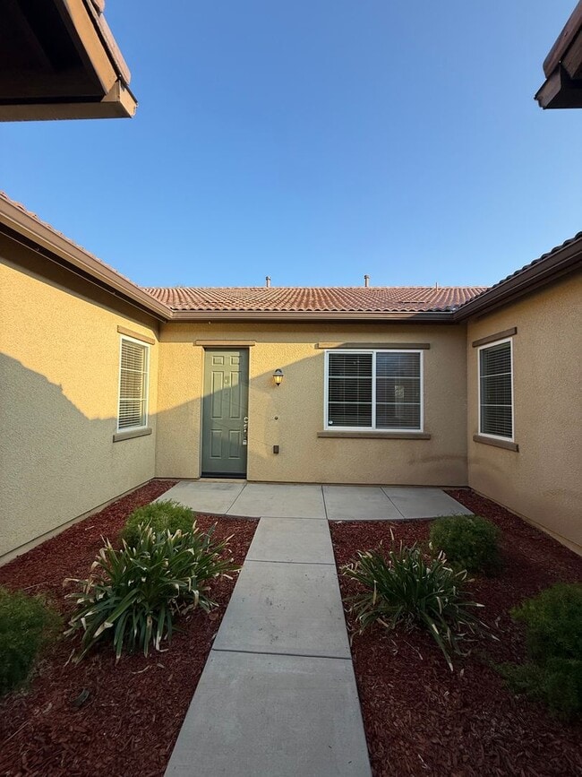 Photo - Beautiful 2014 Built Home - 5 bed 4 bath i...