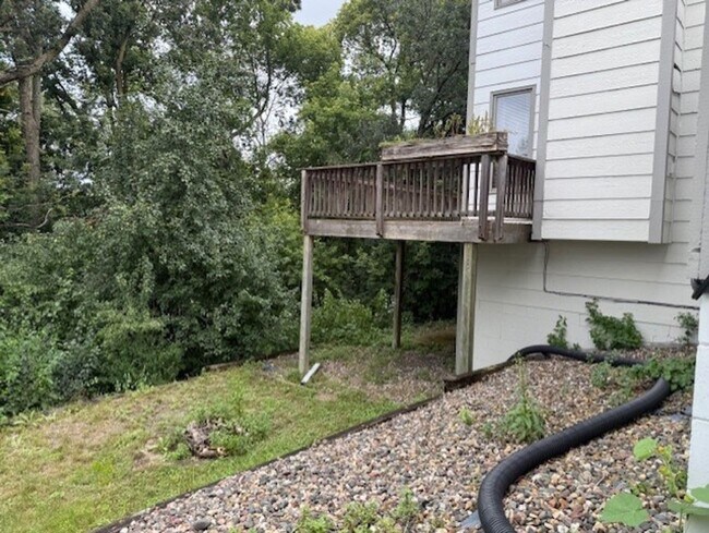 Photo - Great Eagan location-*3Bed*2.5Bath Freshly painted and new flooring throughout.