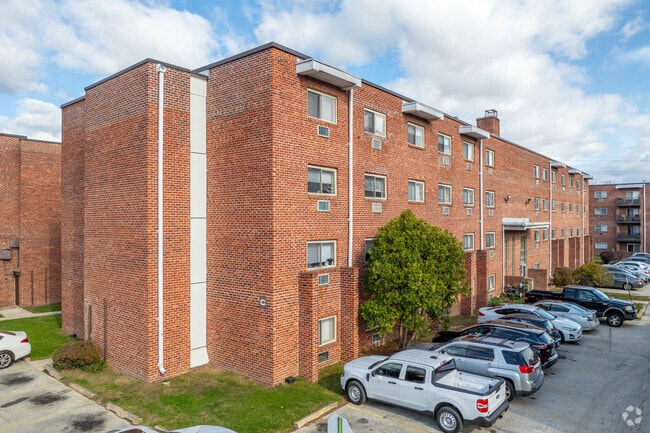 Barclay Square Apartments
