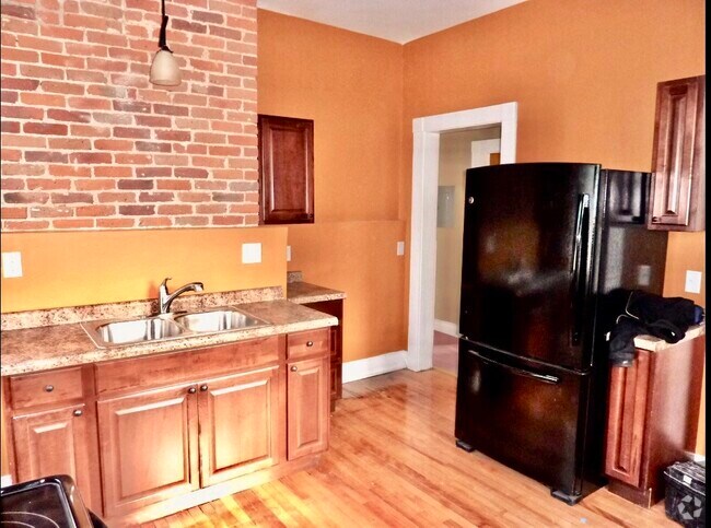 Building Photo - 361 Bates Ave Unit 1 Rental