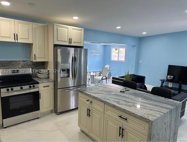 Photo - 530 NW 116th St