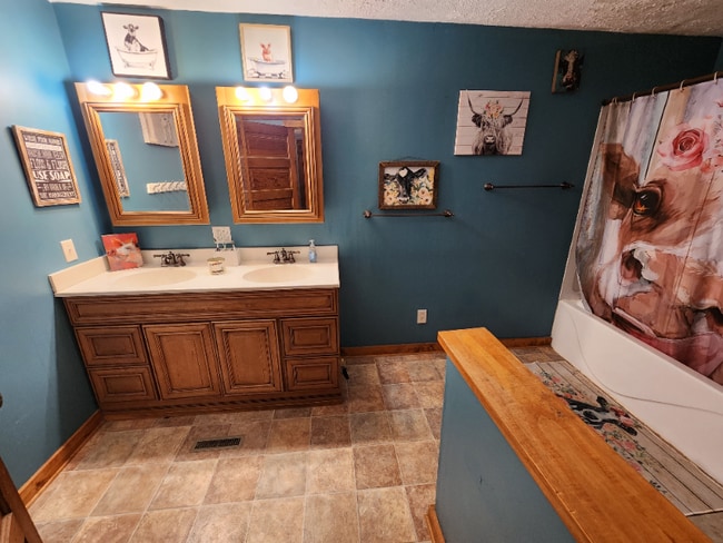 Photo - 410 S Parker Dr