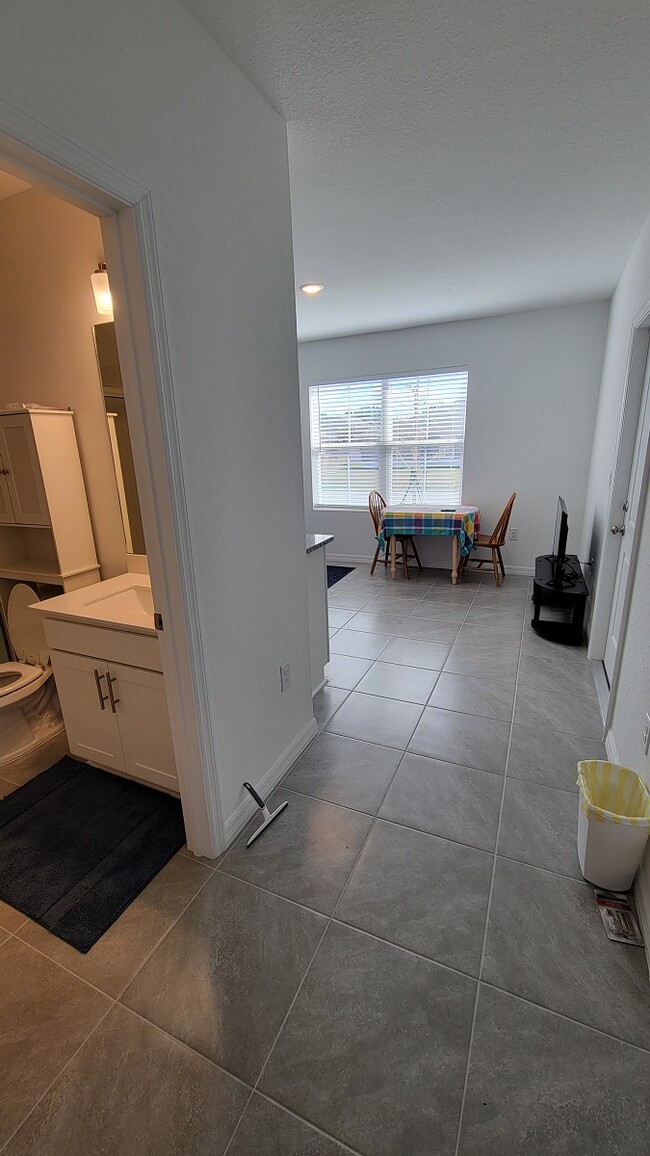 Photo - 733 Cleaves St SE Unit cleaves