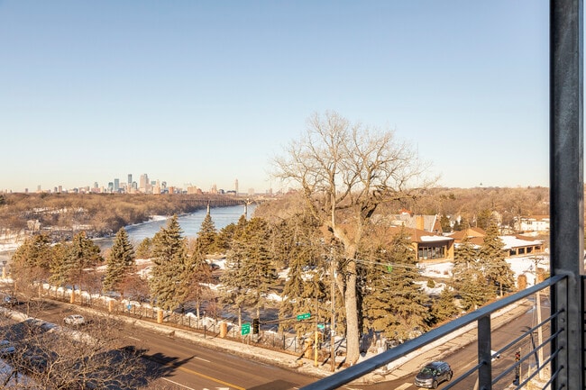 Skyline Views - EastRiver Apartments