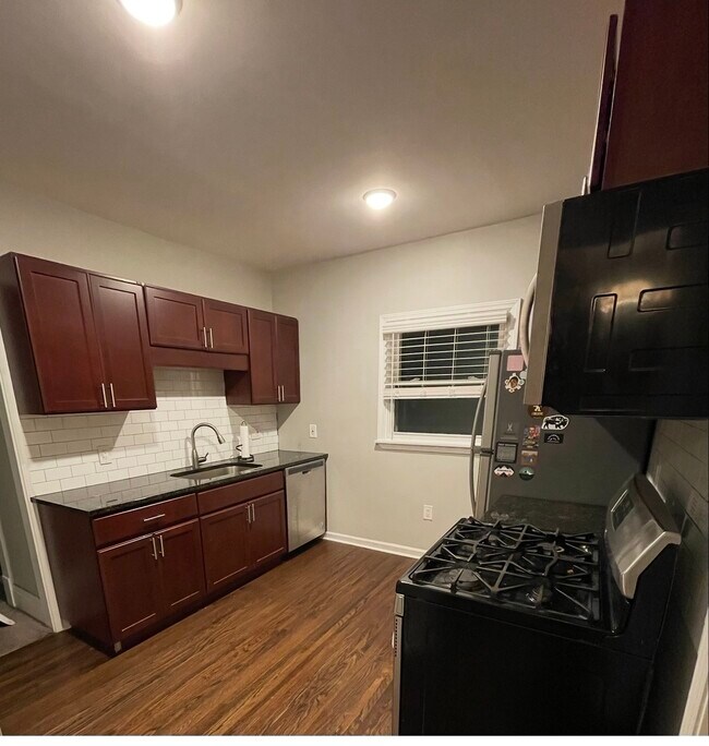 Photo - 118 Taunton Pl Unit Upper