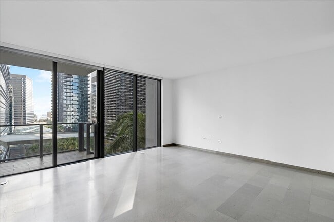 Photo - 88 SW 7th St Unidad # 1007