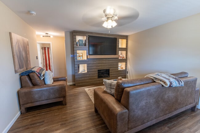 Photo - 314 N 2nd St