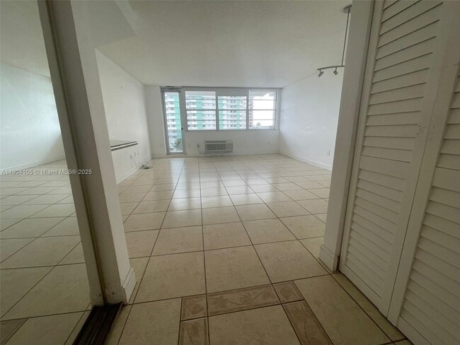 Photo - 5313 Collins Ave Unit 510