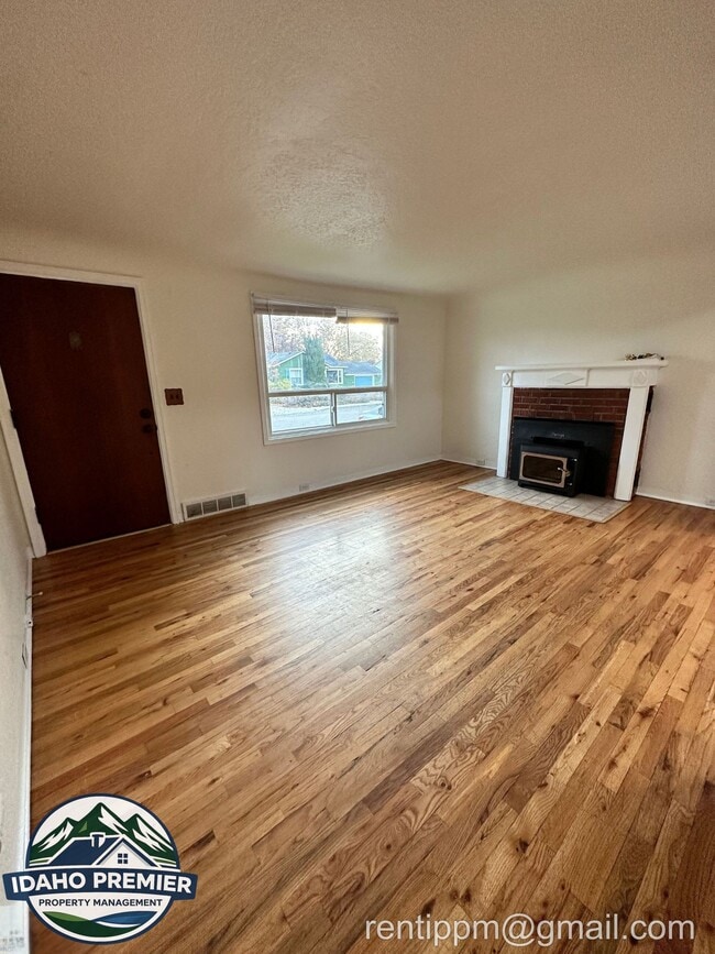 Photo - 709 N Stanley St