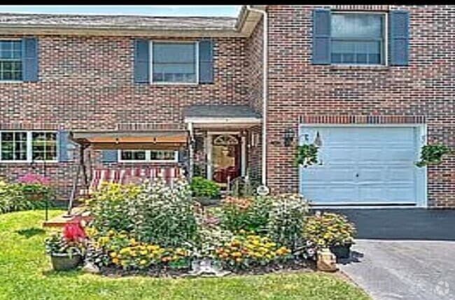 Building Photo - 690 Thompson Dr Rental
