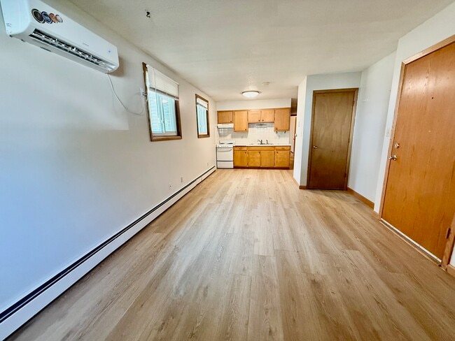 Photo - 818 5th St NW