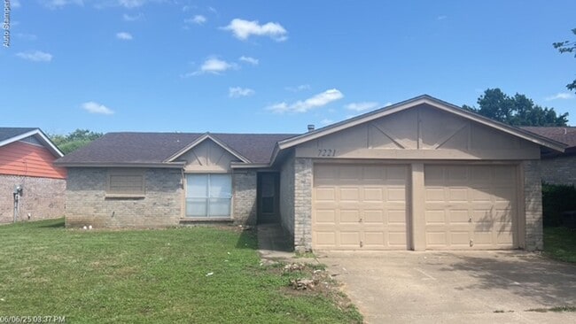 Photo - 7221 W Cleburne Rd House