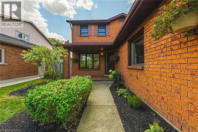Photo - 39 Parkwood Crescent
