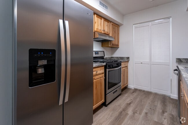 2 BR, 1.5 BA - 1,000SF