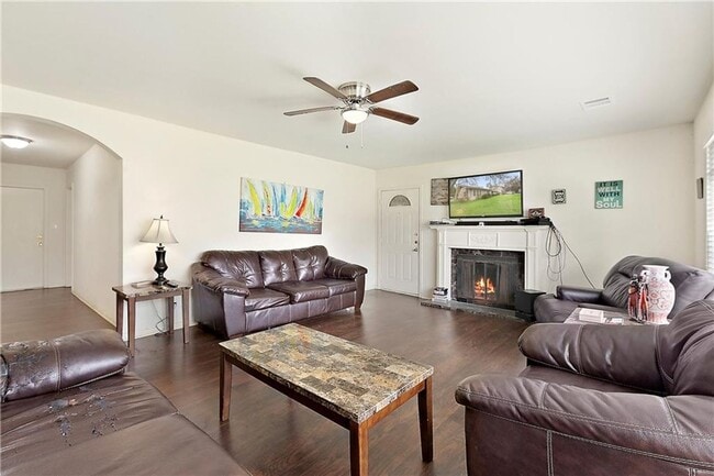 Photo - Duplex 11 Bedrooms 6 Baths Available Augus...