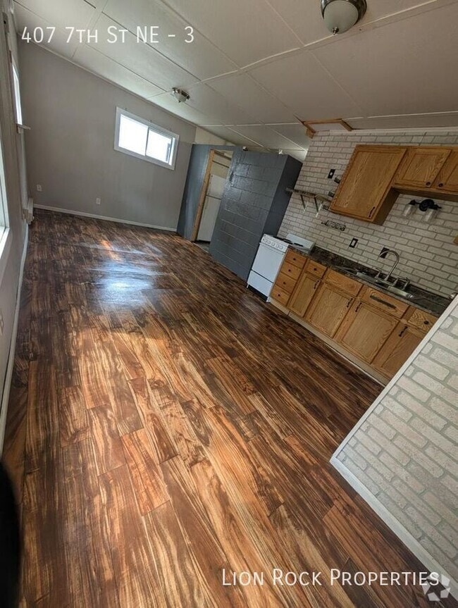 Building Photo - 407 7th St NE Unit 3 Rental