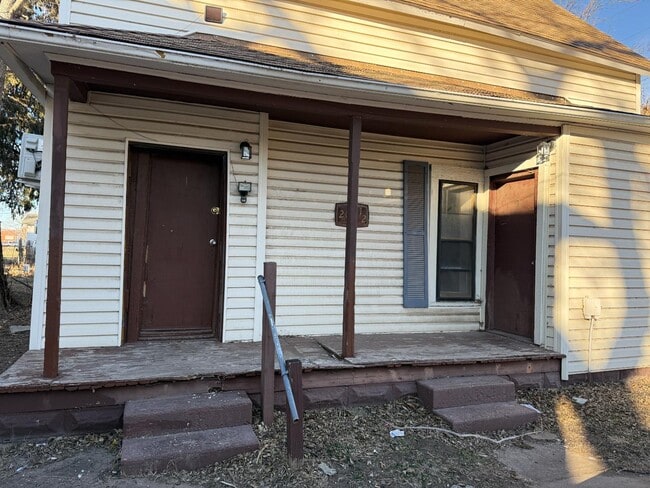 208 1/2 E Avenue B - Unit 2