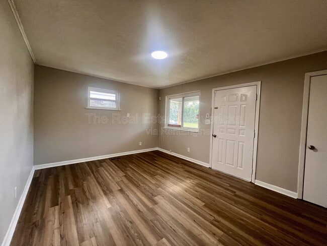 Photo - 4706 Midland Pike