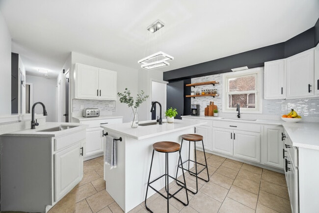 Photo - 14921 Lincoln Ave