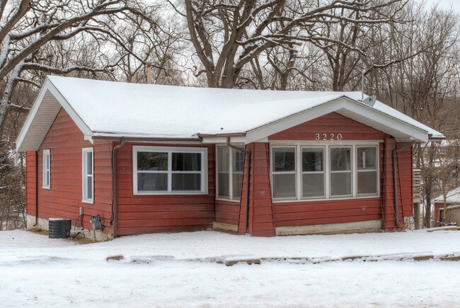 Photo - Beautiful 3 Bedroom 1 Bath Home - Pyramid ...