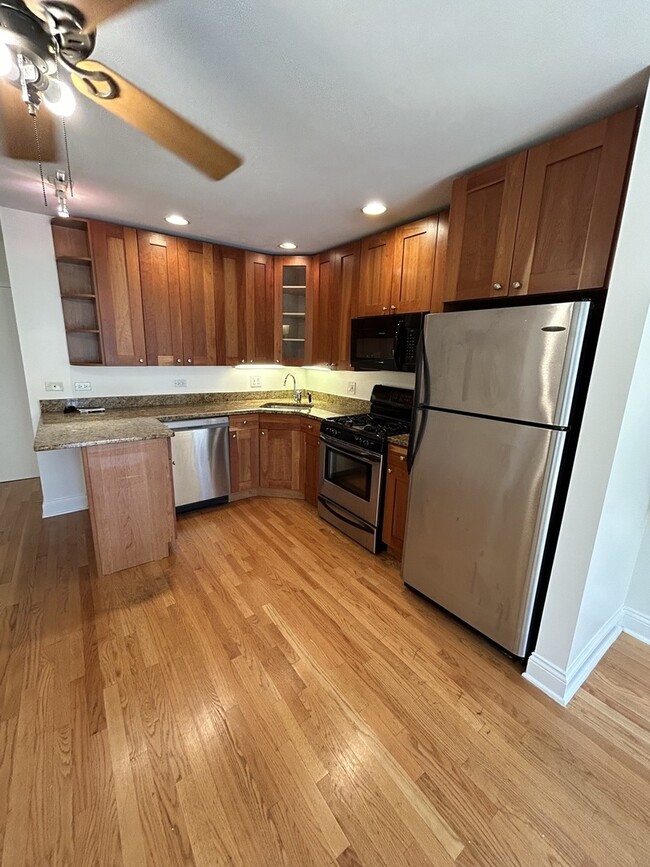 Photo - 2140 N Lincoln Ave Condo Unit 5303