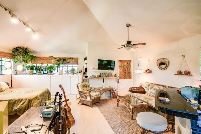 Photo - 2400 Thornton Rd Unidad B