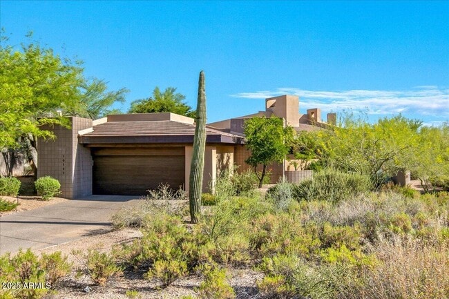 10507 E Fernwood Ln