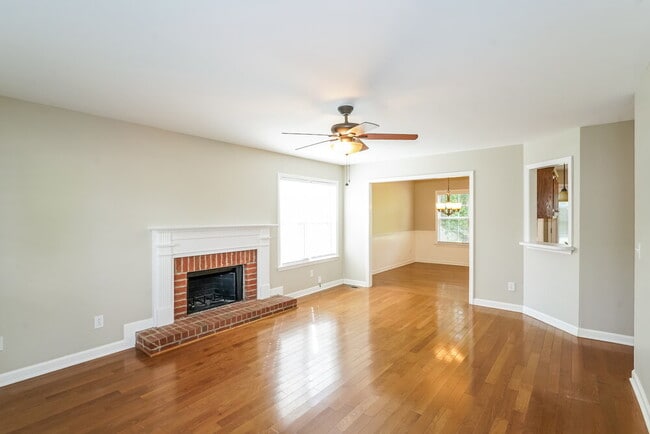 Photo - 2817 Sutherland Dr