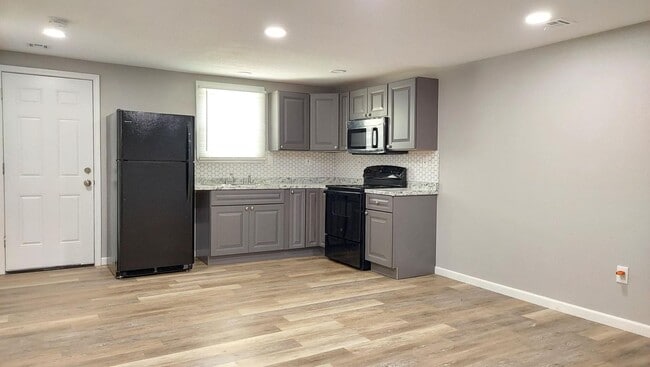 Photo - AVAILABLE 3/9/26  Very Nice 3BR/1BA Single Family Home on Quiet Street