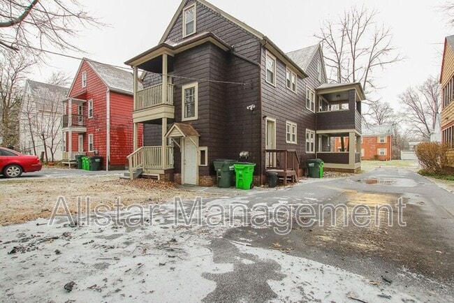 Photo - 1533 Genesee Rd