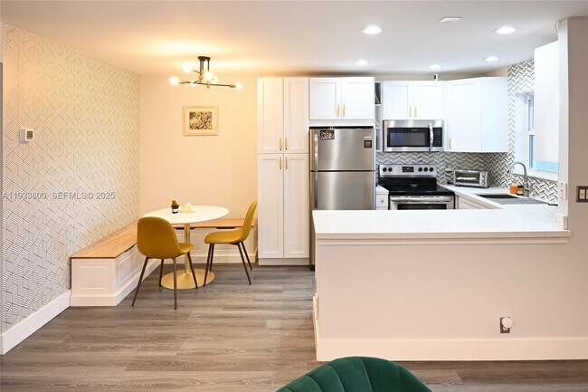 Photo - 2860 NE 14th Street Causeway Unidad 206D