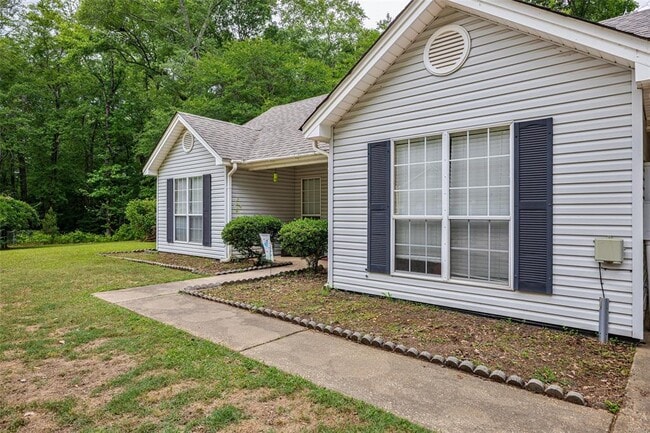 Photo - 105 Foxwood Ct