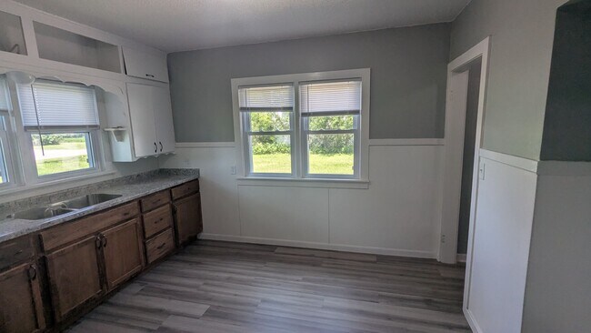 Photo - Updated acreage 3 bedroom, 1 bath in Waterloo