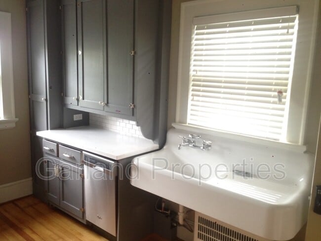 Photo - 356 Walnut Ave SW Unit SW Apt #F