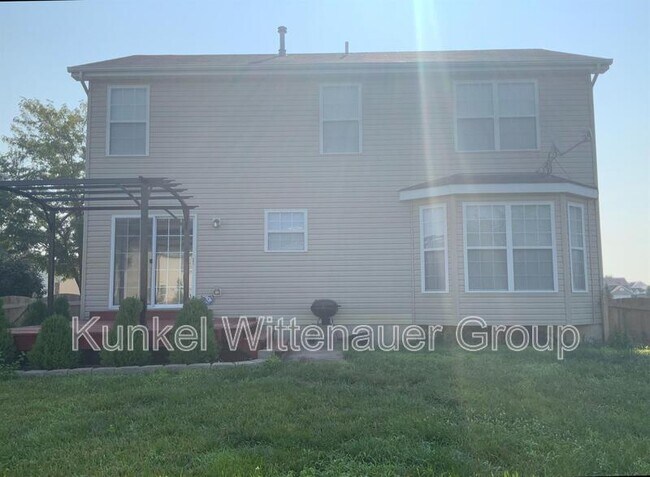 Photo - 2437 Larchmont Dr