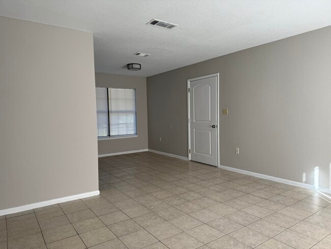 Photo - 298 Cross Dr