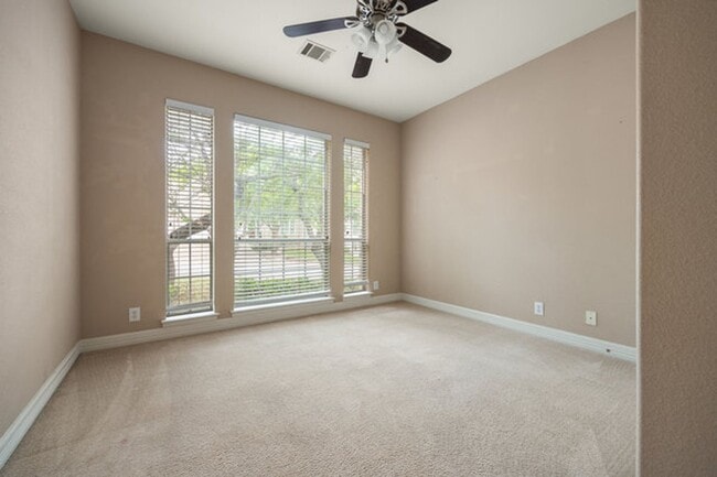 Photo - Spacious 2 Story 5 Bedroom , 4 full bathrooms located in Stone Oak!