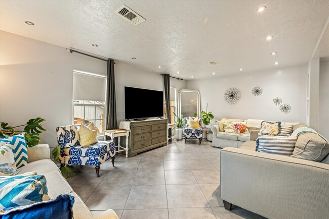 Photo - 5219 Avenue Q