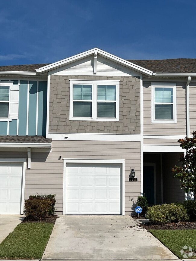Building Photo - Newer Home just Minutes from Beach and May...