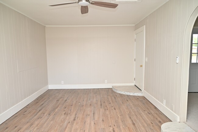 Photo - 2813 Roanoke Dr