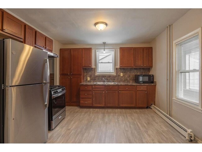 Photo - 1220 Burr St N