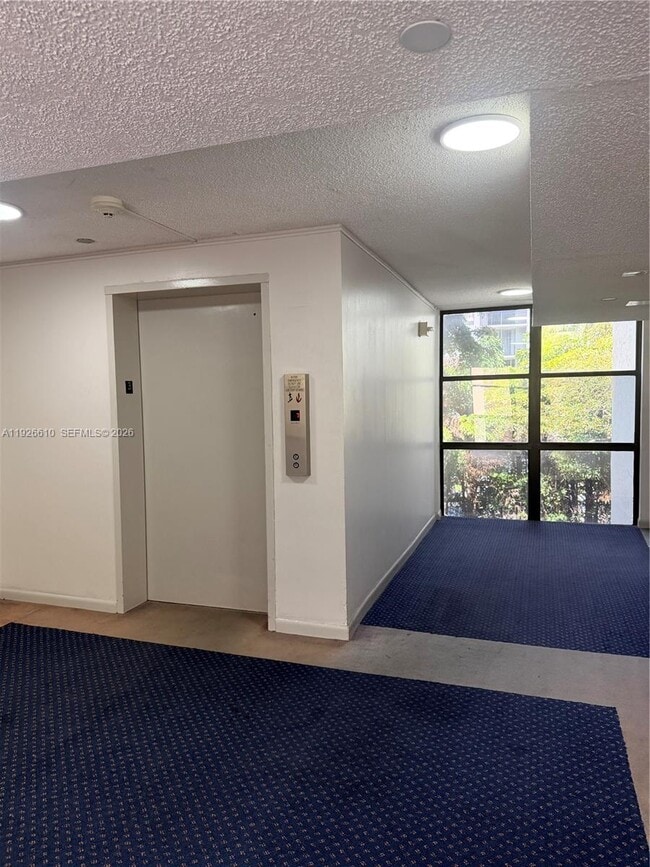 Photo - 17021 N Bay Rd Unidad 326