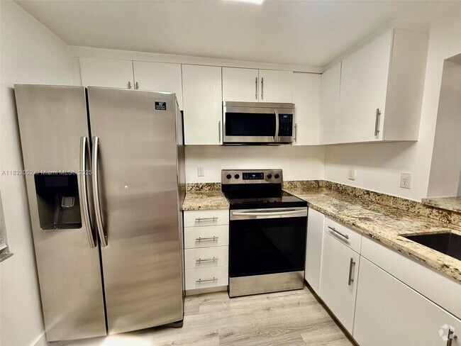 Building Photo - 311 SE 3rd St Unit 206 Rental