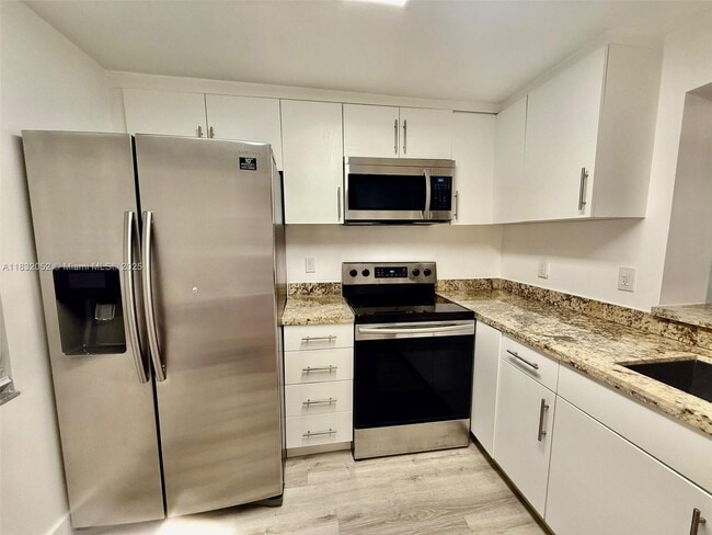 Photo - 311 SE 3rd St Unidad 206 Rental