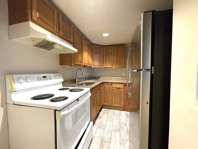 Photo - 124 Winnisiment St Unit 9