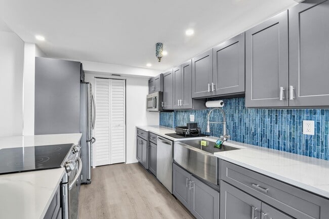 Photo - 859 Jeffery St Unit 5090