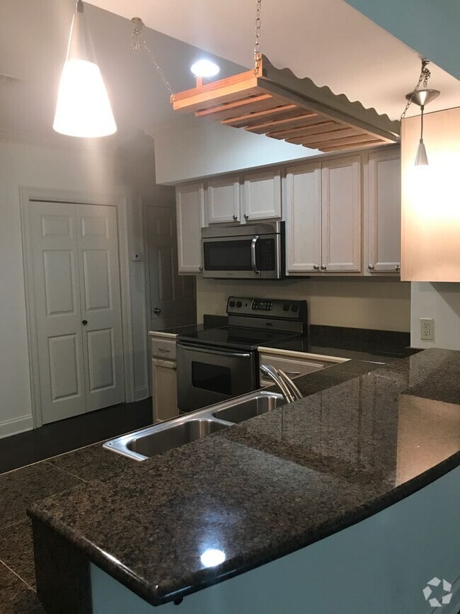 Building Photo - Premier Location at South Gate of LSU Rental